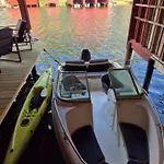 Stunning 3-bedroom At Waterfront Semesterbostad *