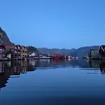 Stunning 3-bedroom At Waterfront Semesterbostad