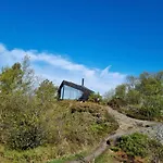Stunning 3-bedroom At Waterfront Semesterbostad Feda