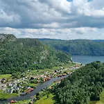 Stunning 3-bedroom At Waterfront Semesterbostad