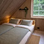 Stunning 3-bedroom At Waterfront Semesterbostad Feda