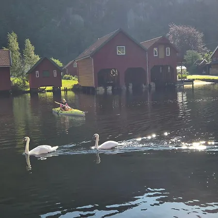 בית נופש Stunning 3-bedroom At Waterfront *