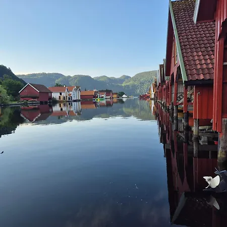 Stunning 3-bedroom At Waterfront