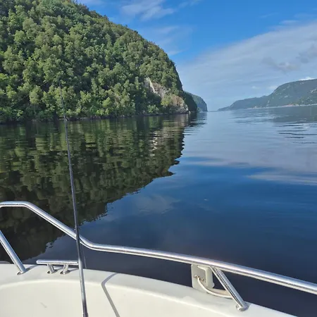 Stunning 3-bedroom At Waterfront