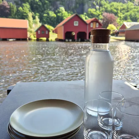 בית נופש Stunning 3-bedroom At Waterfront