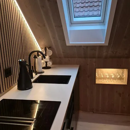 Stunning 3-bedroom At Waterfront *