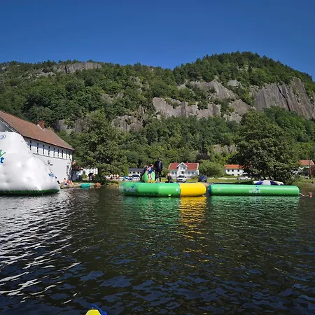 Stunning 3-bedroom At Waterfront *