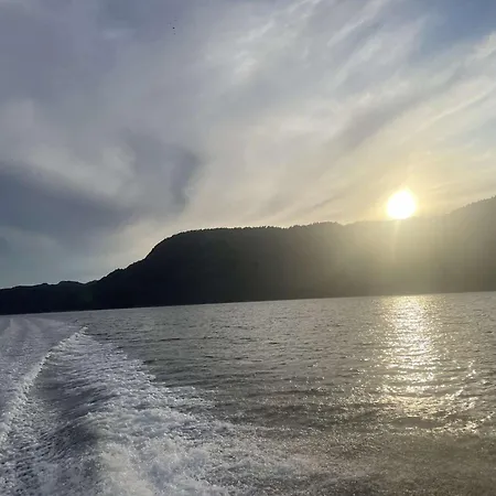 בית נופש Stunning 3-bedroom At Waterfront Feda