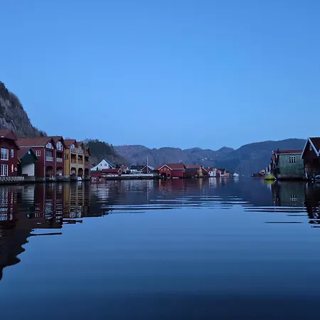 Waterfront Feriehus