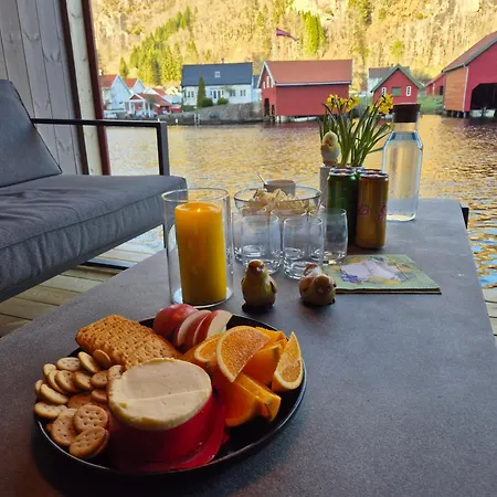 Stunning 3-bedroom At Waterfront בית נופש Feda