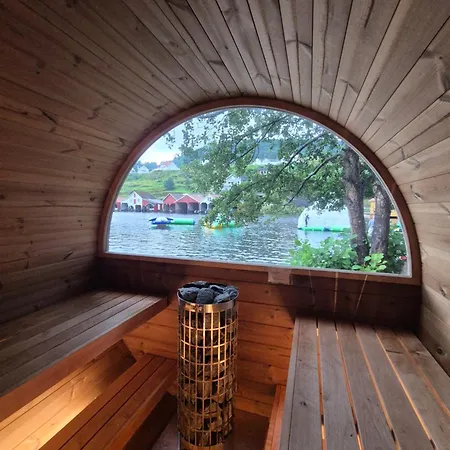 Stunning 3-bedroom At Waterfront