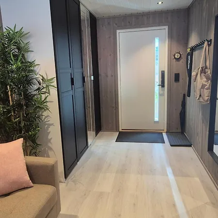 בית נופש Stunning 3-bedroom At Waterfront *