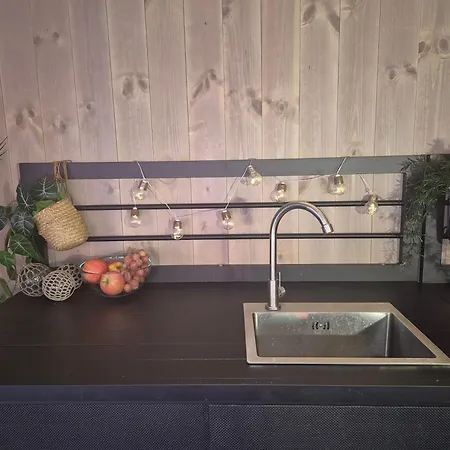 בית נופש Stunning 3-bedroom At Waterfront