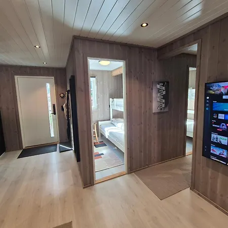 Stunning 3-bedroom At Waterfront Vakantiehuis Feda