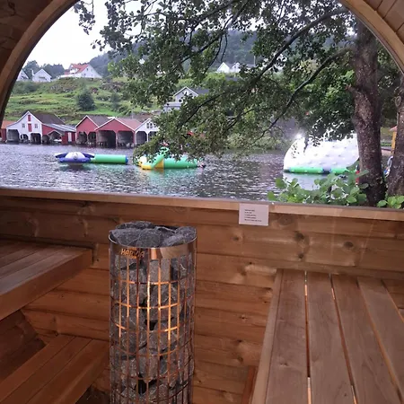 Stunning 3-bedroom At Waterfront *