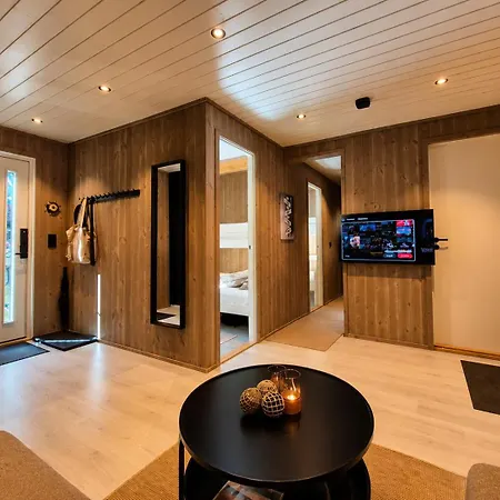 Vakantiehuis Stunning 3-bedroom At Waterfront