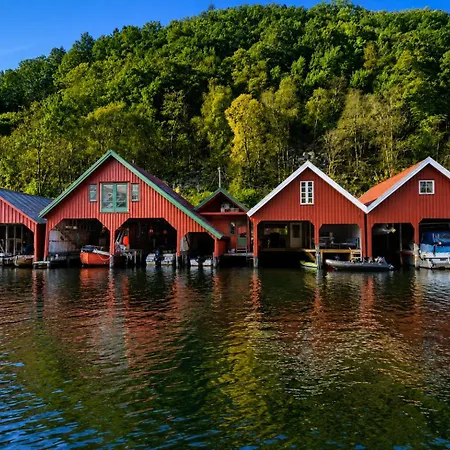 Stunning 3-bedroom At Waterfront