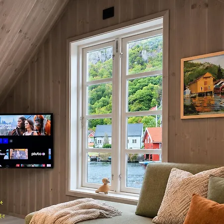 Stunning 3-bedroom At Waterfront *