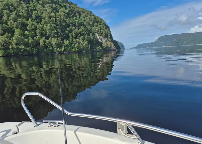 Stunning 3-bedroom At Waterfront