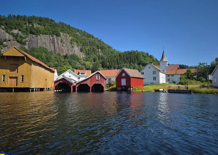 Vakantiehuis Stunning 3-bedroom At Waterfront Feda