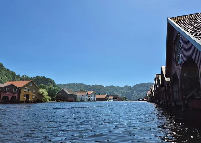 Stunning 3-bedroom At Waterfront