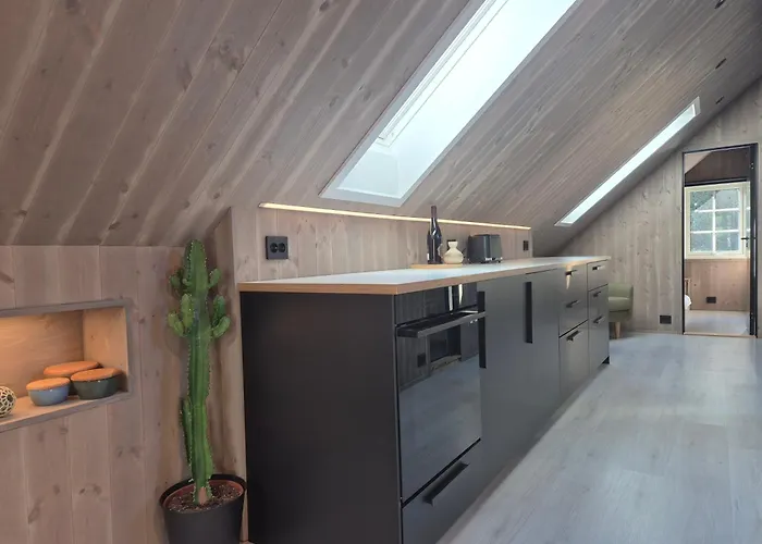 Stunning 3-bedroom At Waterfront *