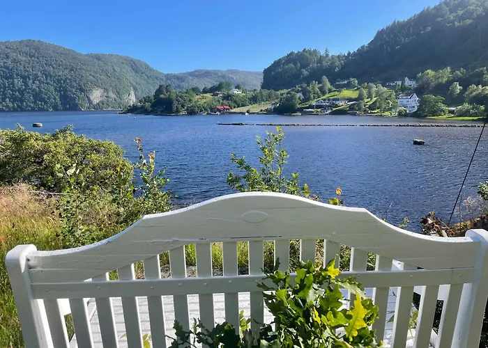 Stunning 3-bedroom At Waterfront *