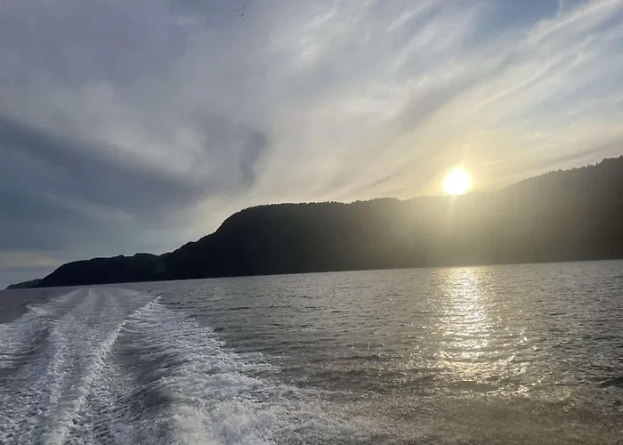 Feriehus Stunning 3-bedroom At Waterfront Feda