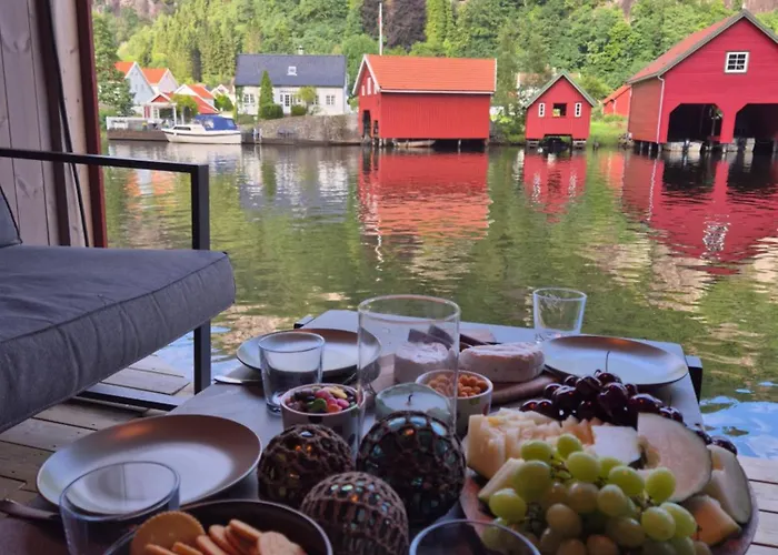 Feriehus Stunning 3-bedroom At Waterfront Feda