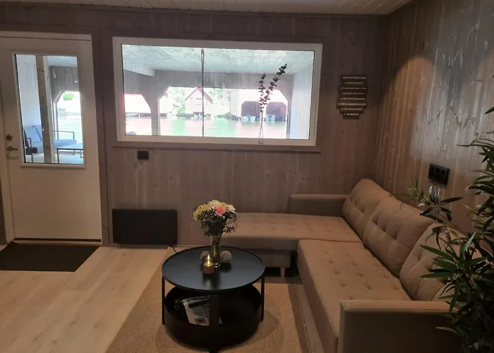 Stunning 3-bedroom At Waterfront *